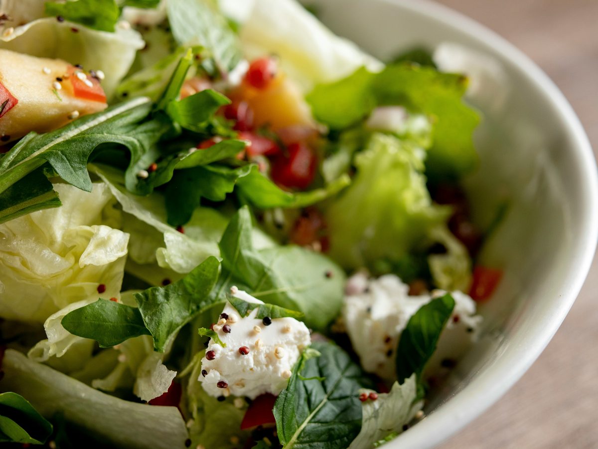 Leichter Salat mit grünen Zutaten